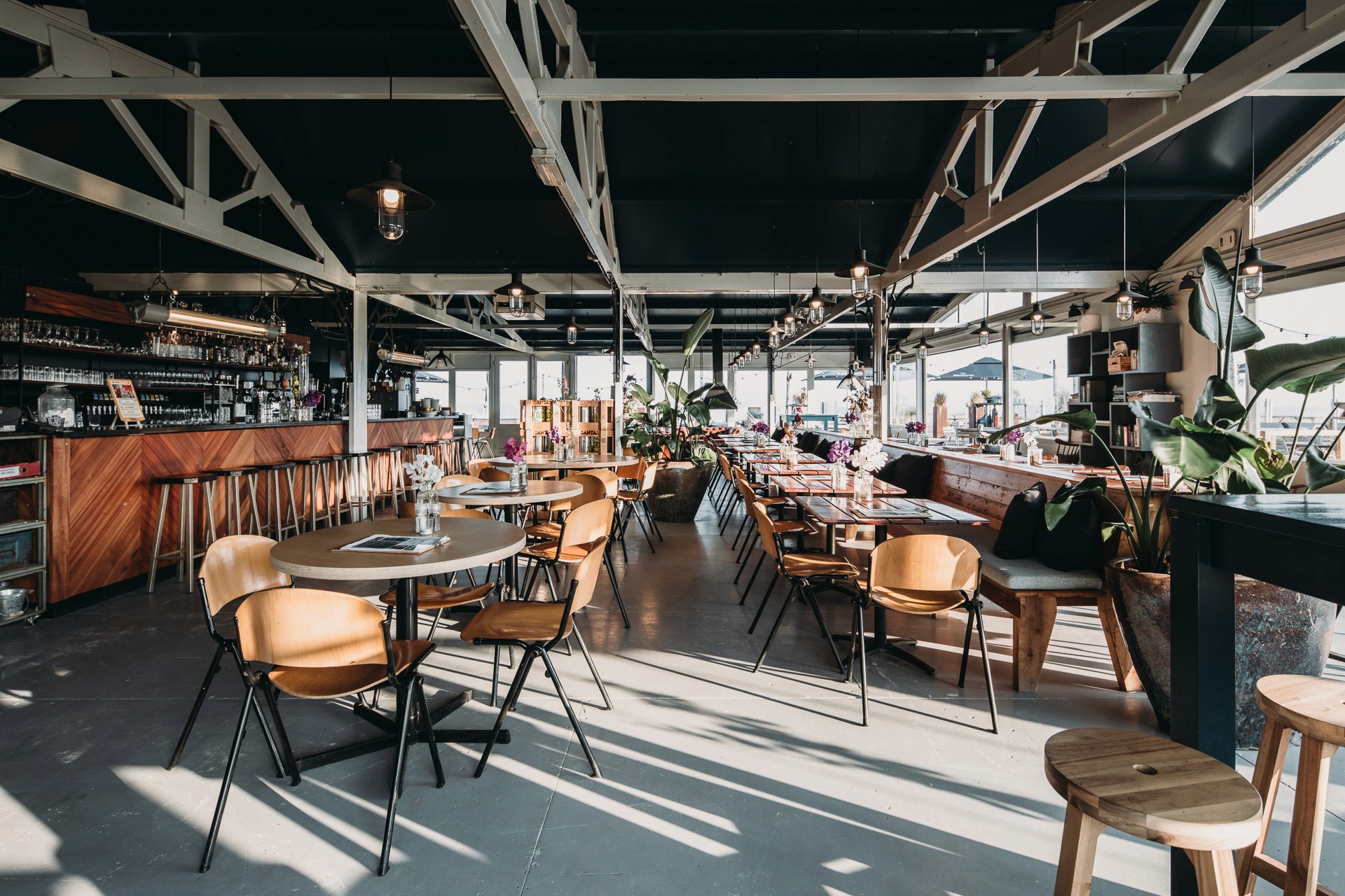 Interior photo of the restaurant at Fonk Beach