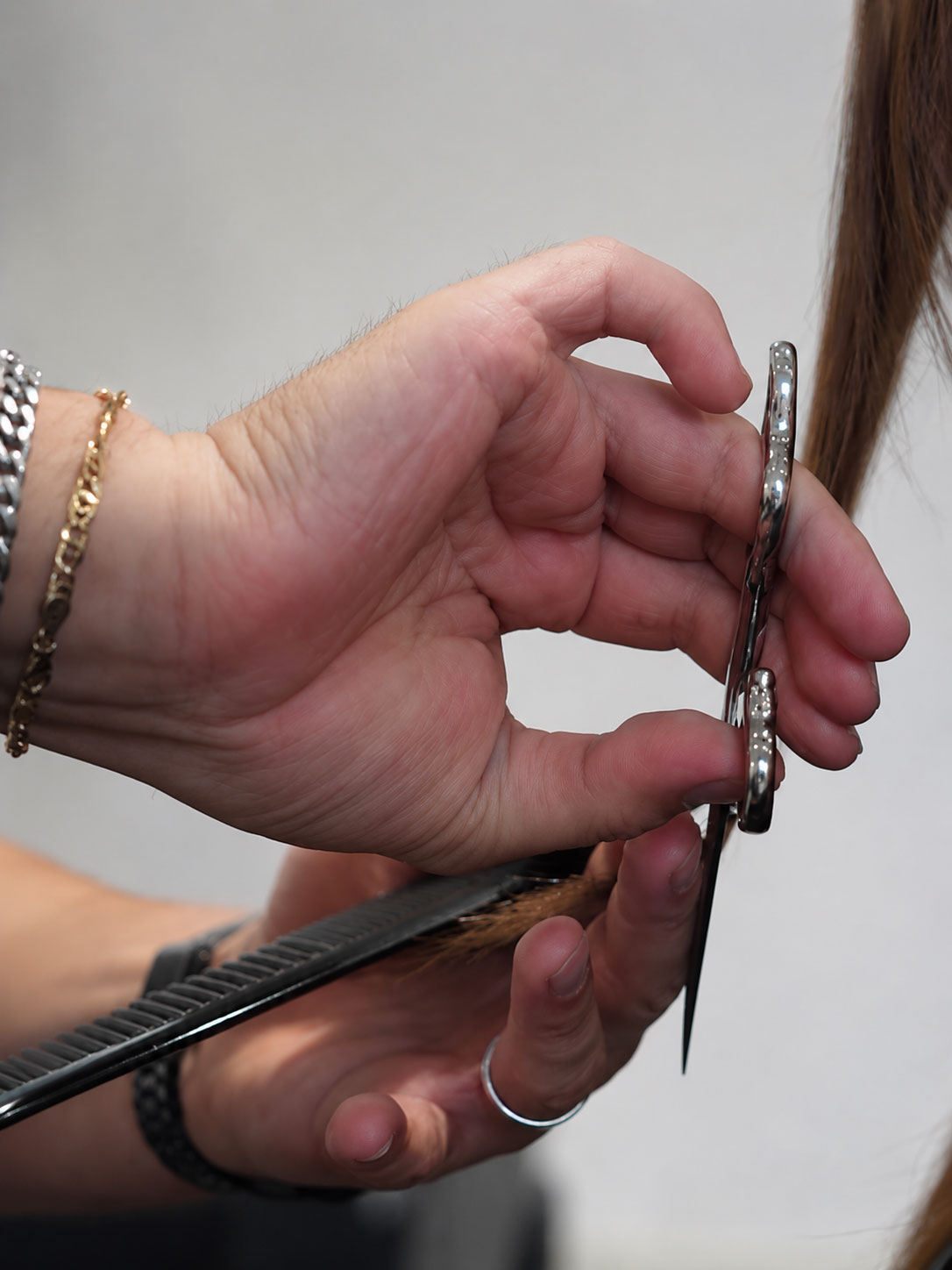 Toli Salon CUT detail