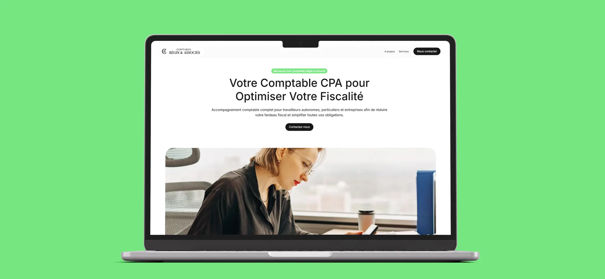 Mockup du site web de Comptables Bégin & Associés affiché sur un ordinateur portable — page d'accueil avec le slogan "Votre Comptable CPA pour Optimiser Votre Fiscalité"