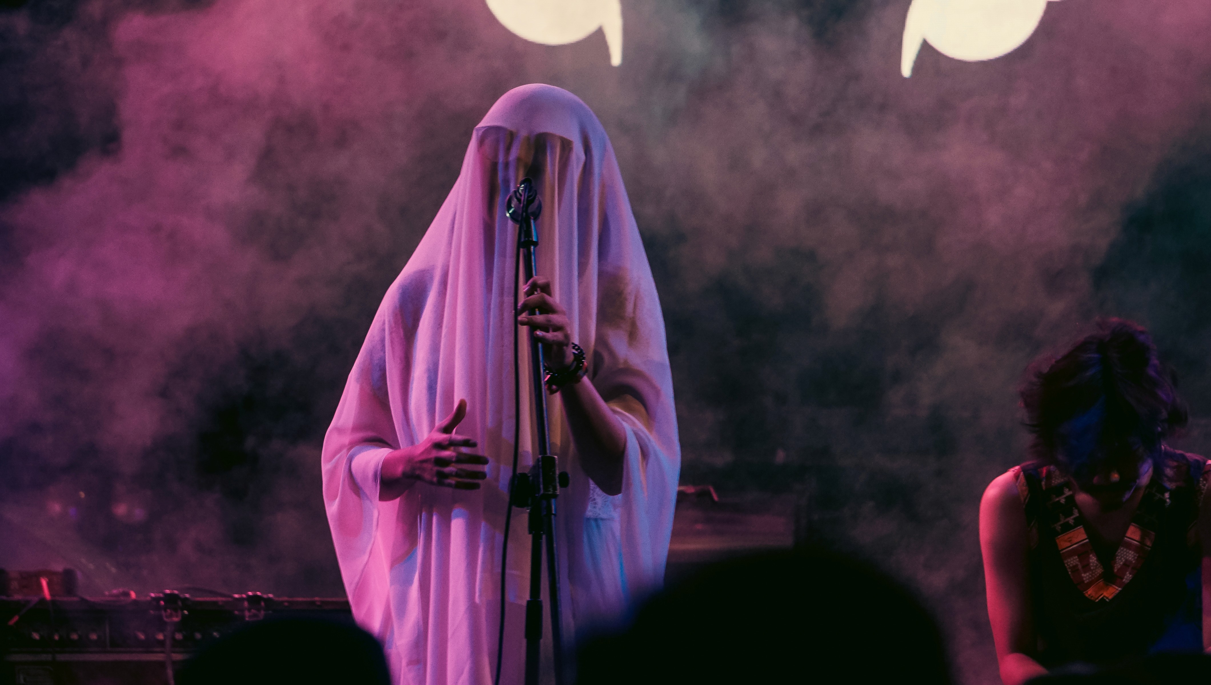 Vocalist of Rubah di Selatan, Perform at Road to Soundrenaline Surabaya