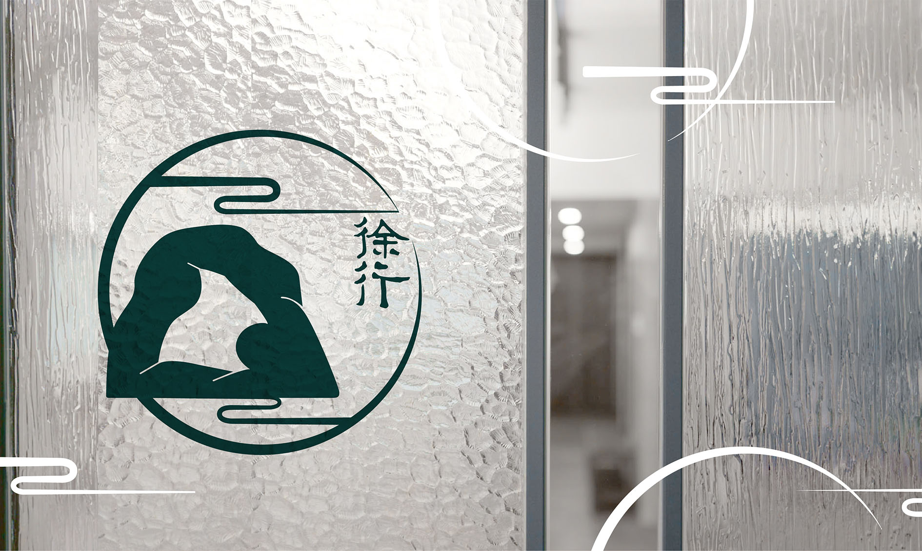 號外制作所為徐行瑜珈設計的LOGO應用於空間的照片