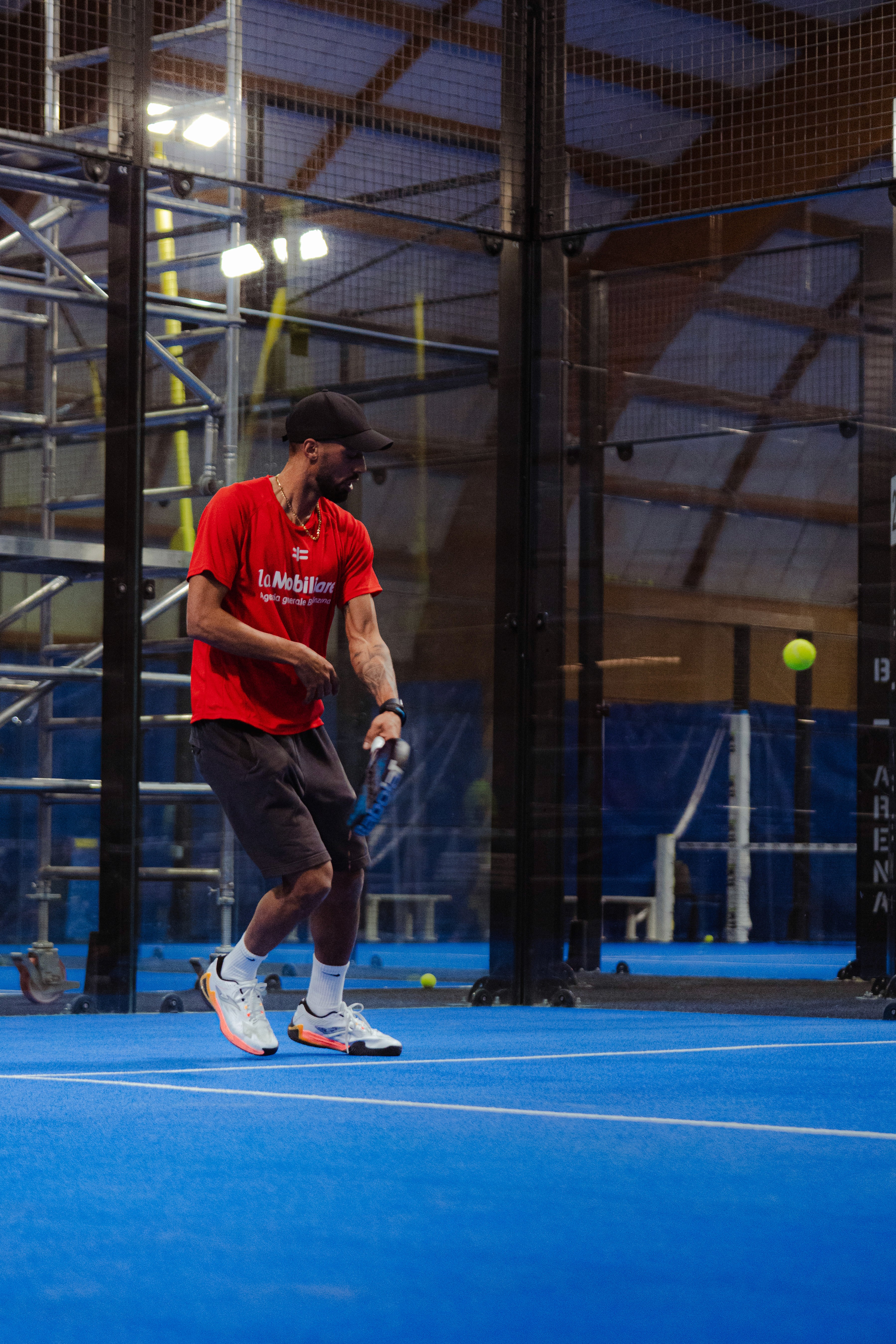 A man playing padel