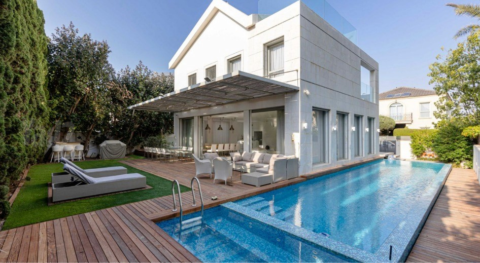 Two-storey villa with swimming pool, wooden deck and covered pergola, Modern White & Grey Villa in Herzliya Pituach