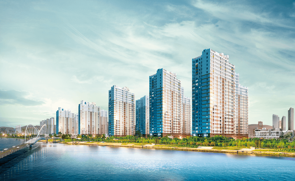 Dynamic picture of a cyclist riding downhill