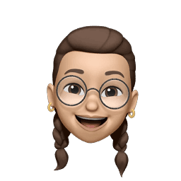Weiblicher Bitmoji mit langen braunen Haaren und Brille.