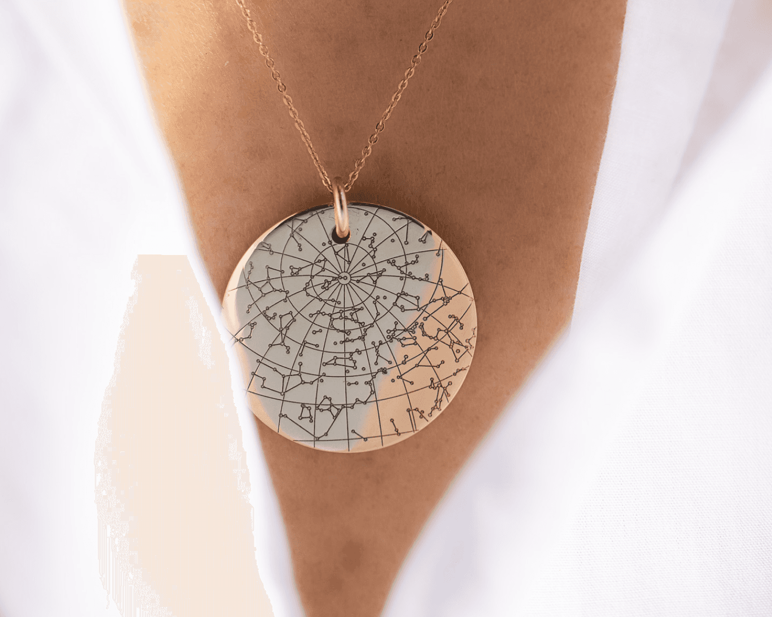 Personalized jewelry desktop hero image