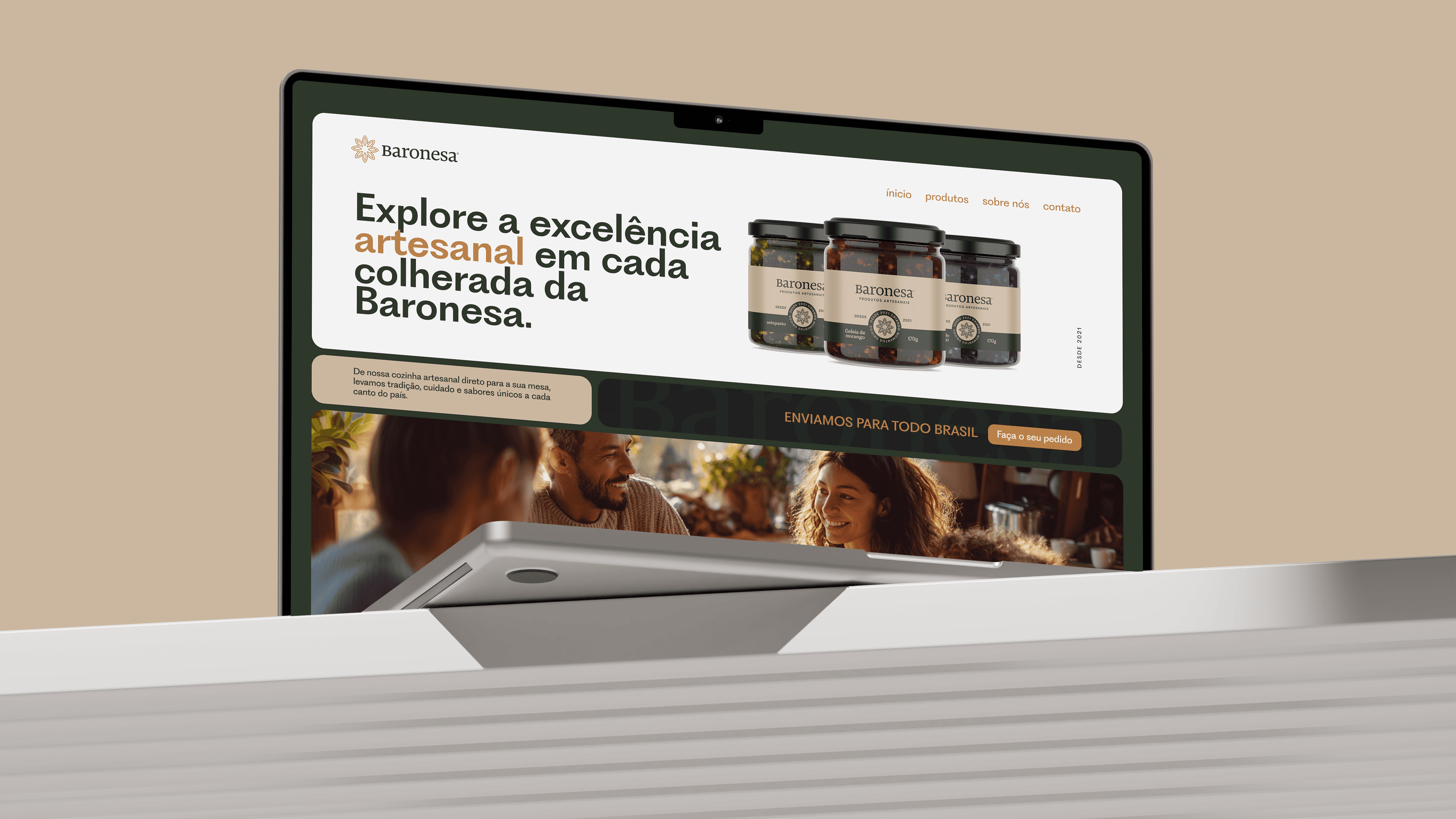 Painel publicitário da CSD Fintechs em estação urbana com mensagem sobre inovação no setor financeiro.