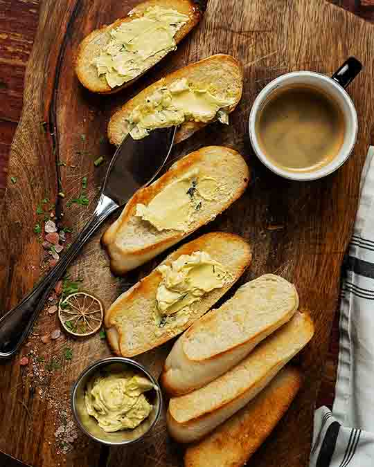 Baguette con mantequilla