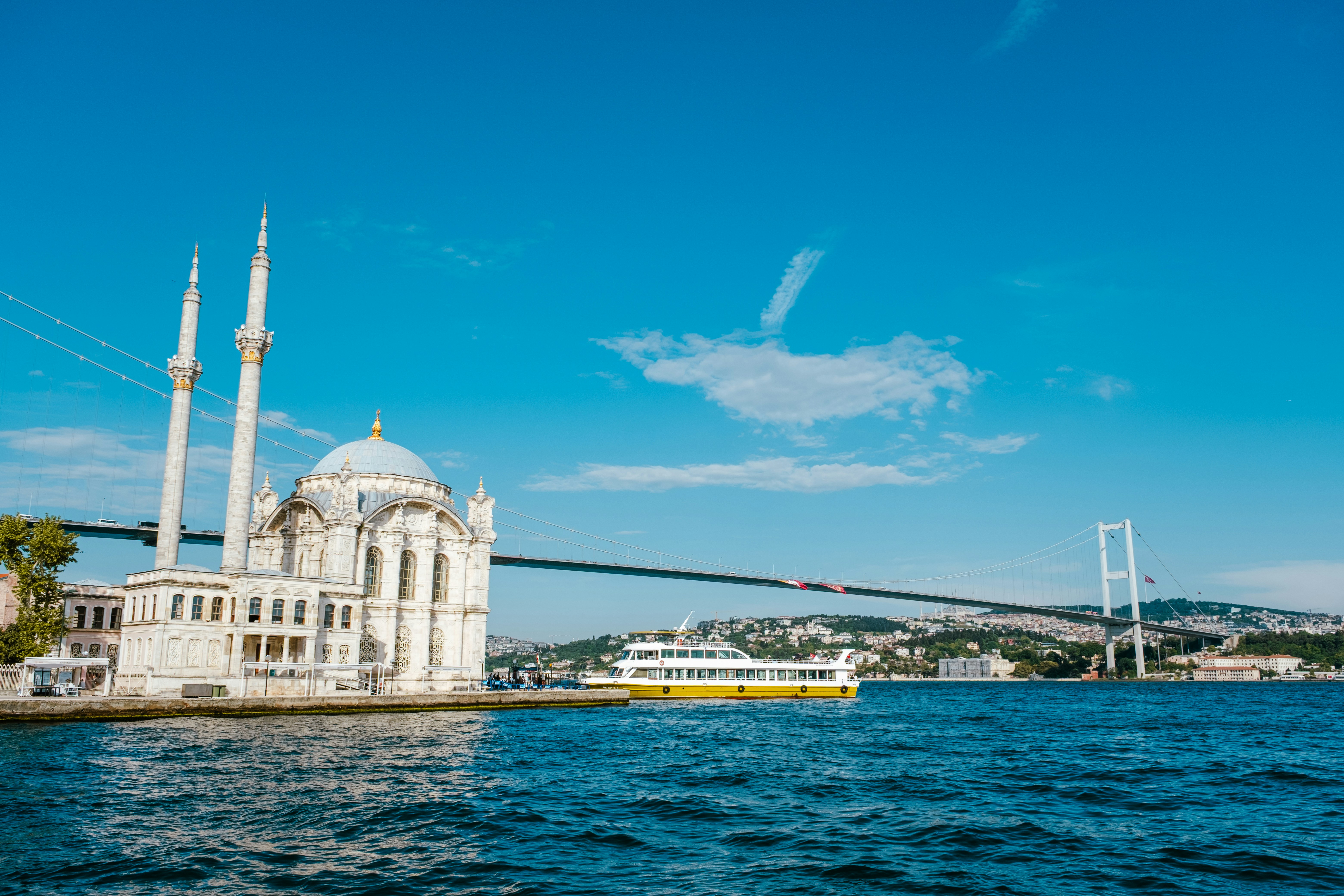photography of dam during daytime