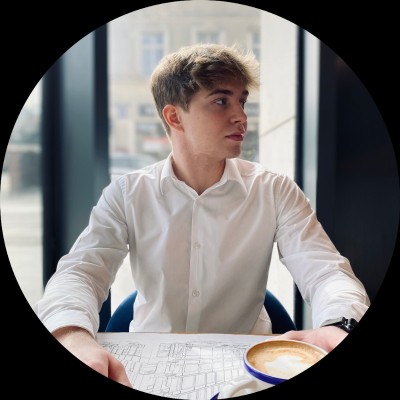 Portrait of Daniel Hayes, founder of EarlyBird.