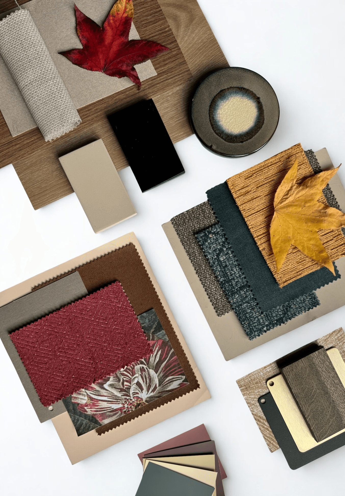 moodboard interieur oker geel donker rood en blauw