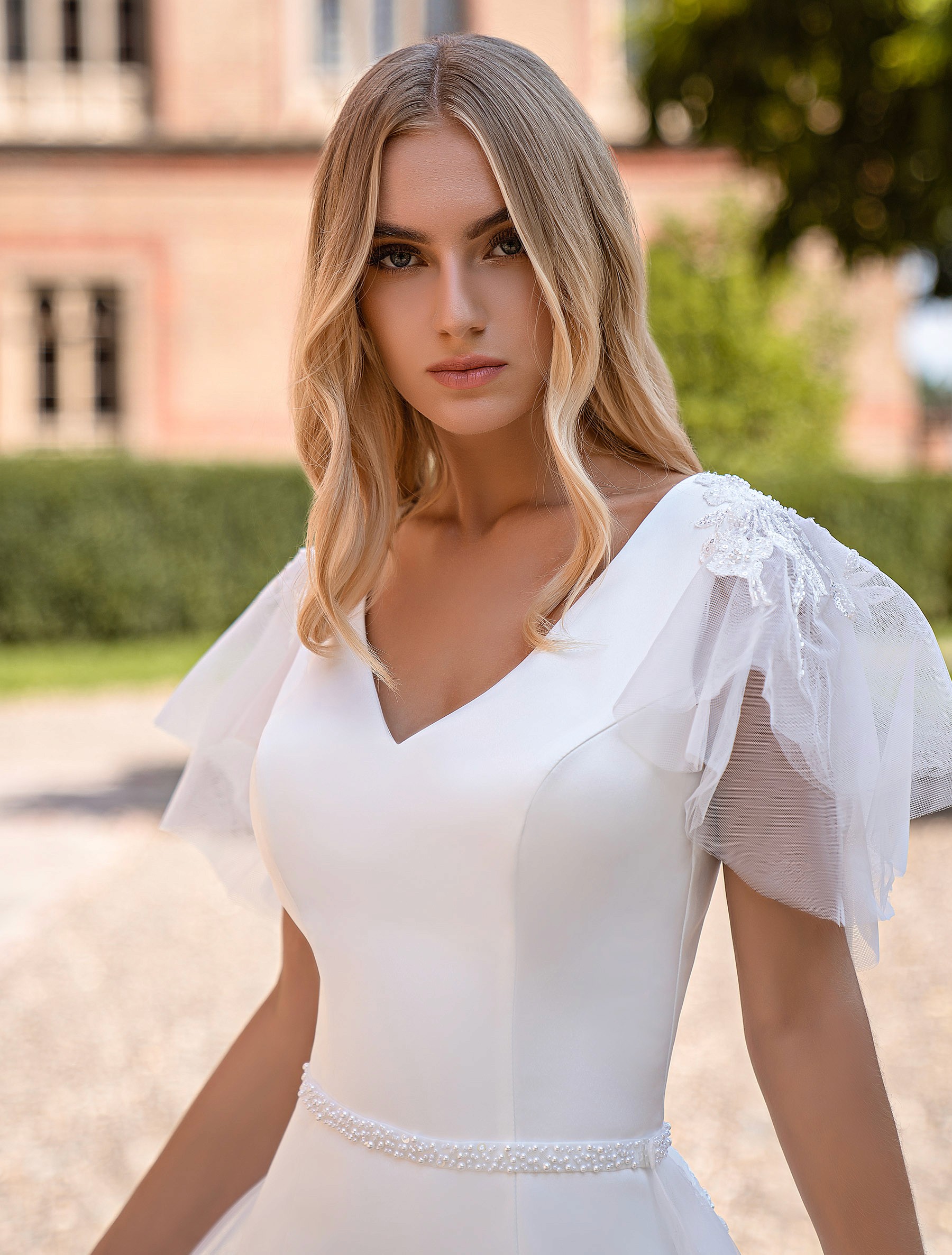 Verfijnde trouwjurk met korte mouwen – Magnolia Bruidsatelier Deventer