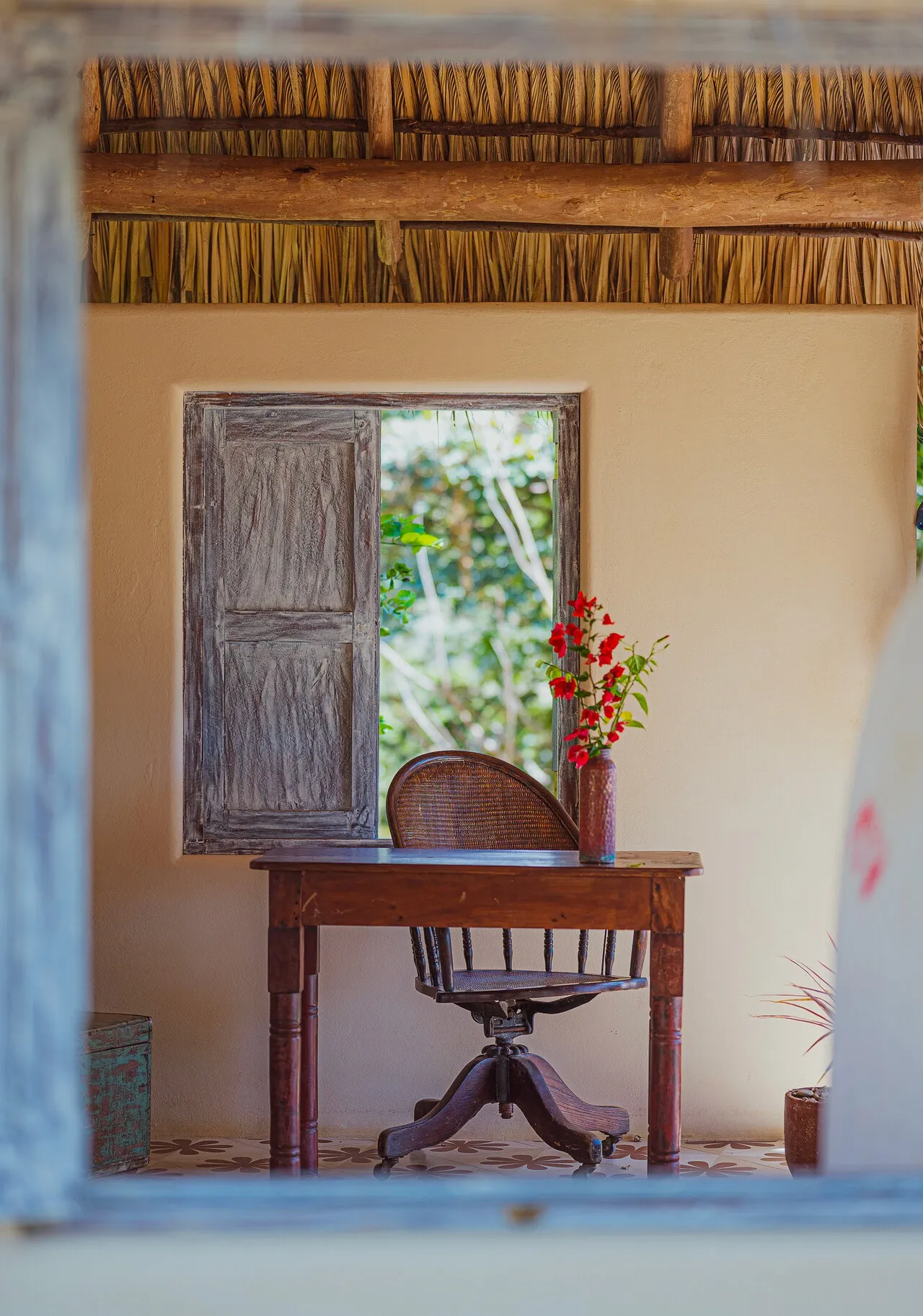 Cocina Sardina coastal restaurant by Costa Architecture, Nicaragua — desk