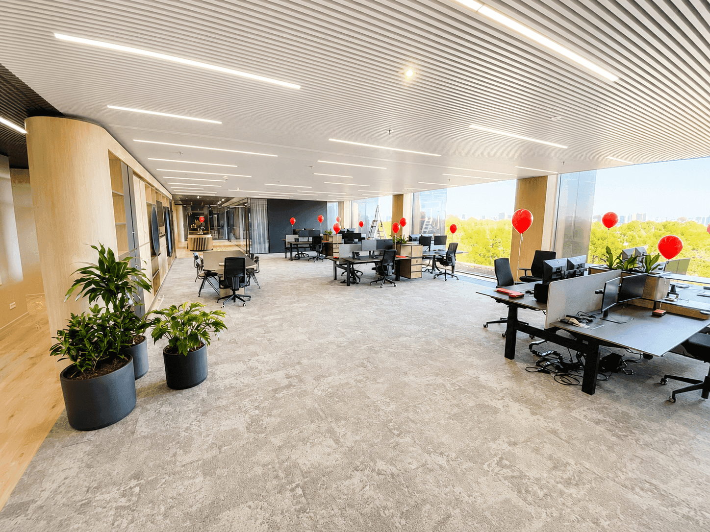 open werkplekken op kantoorvloer