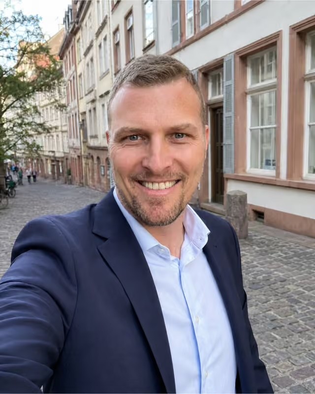 Michael Scheidel in einer Altstadtgasse