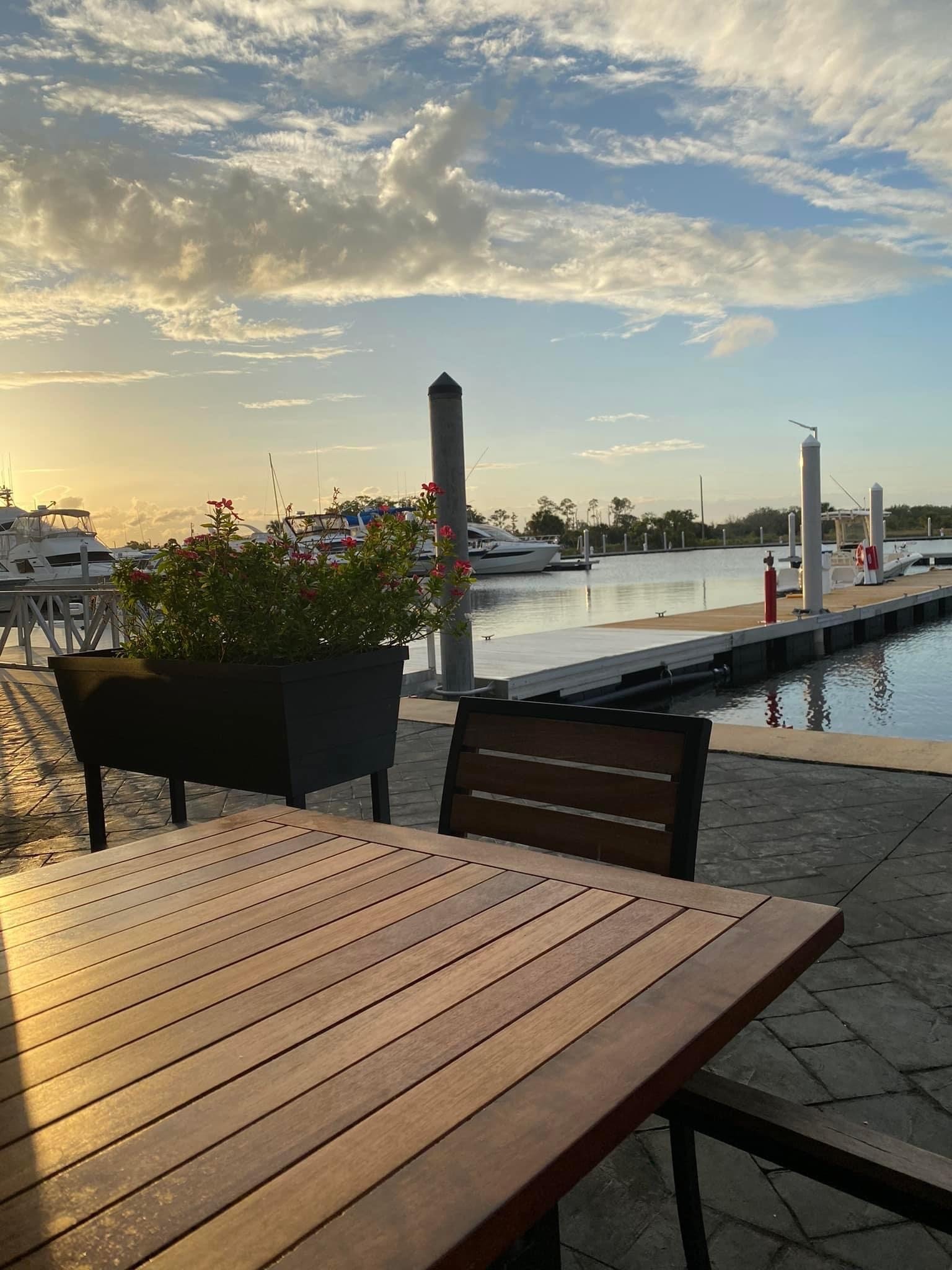 outdoor seating dining at Windward Beach Marine