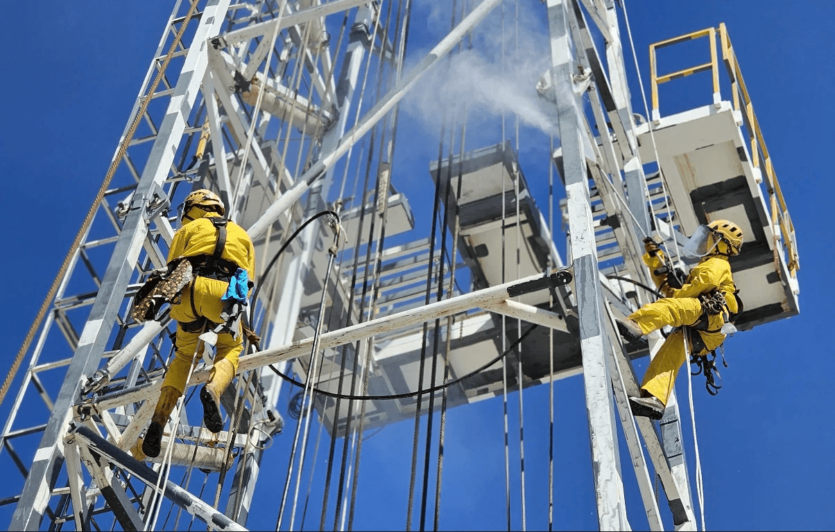 High pressure washing on derrick