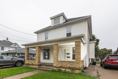 Photo 2 of 165 W Pine Street, Platteville