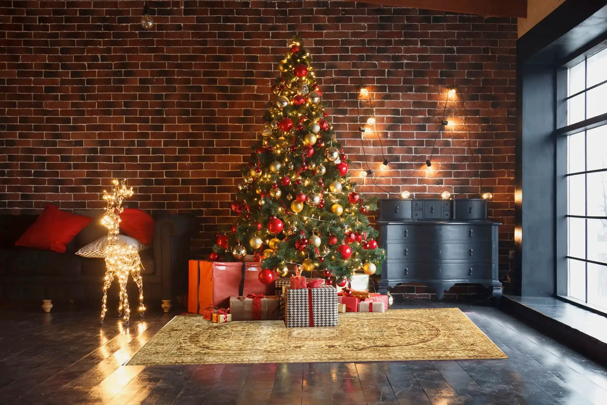 Picture of a xmas tree decorated and on the floor lying is beautiful beige vintage carpet from Floor-Art Caribbean