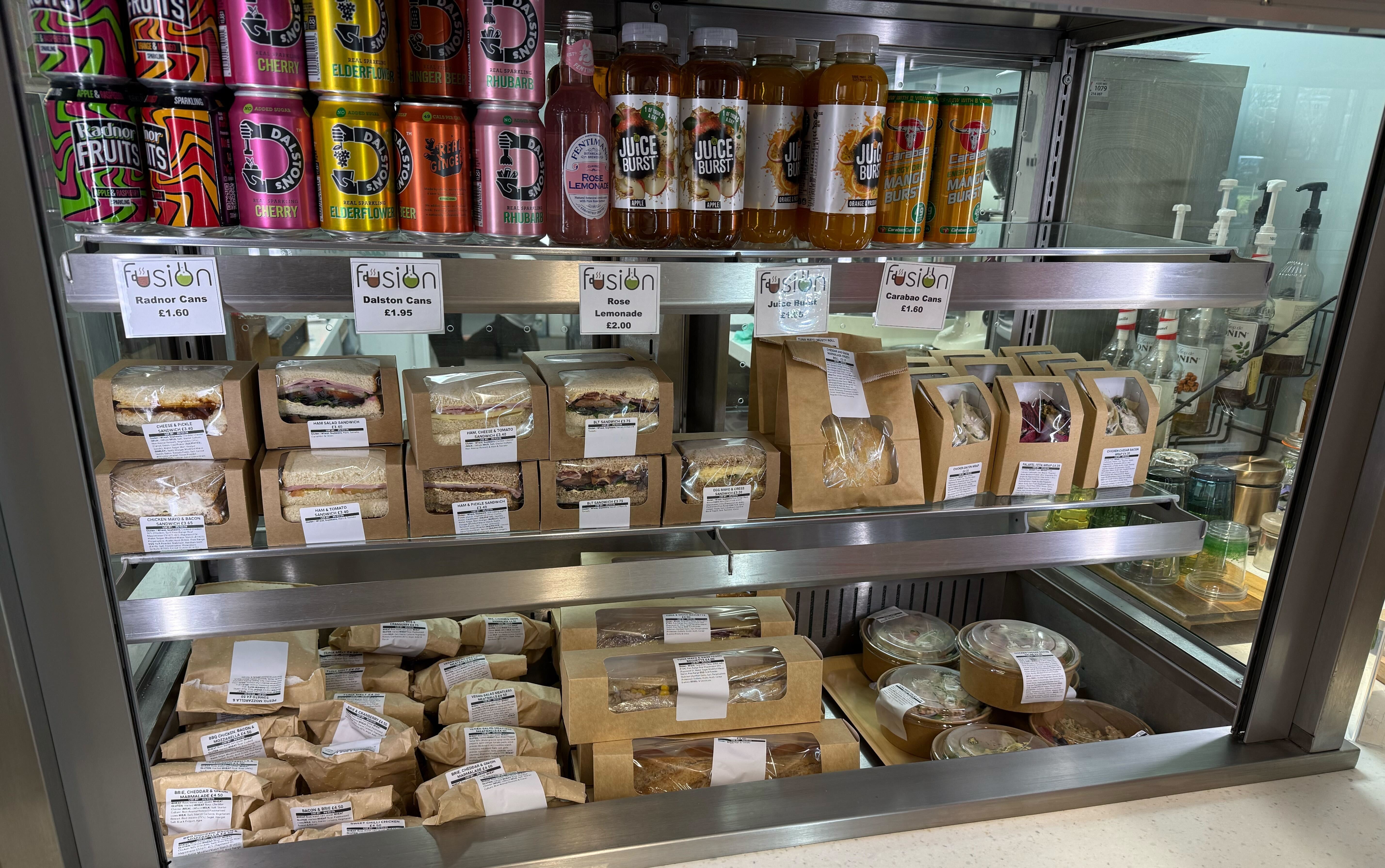 Fridge with food labelled with Labl.it PPDS labels