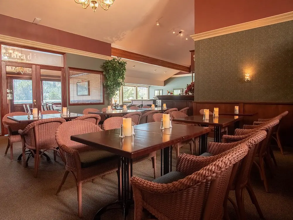 Library at South Thompson Inn boutique hotel in Kamloops, BC