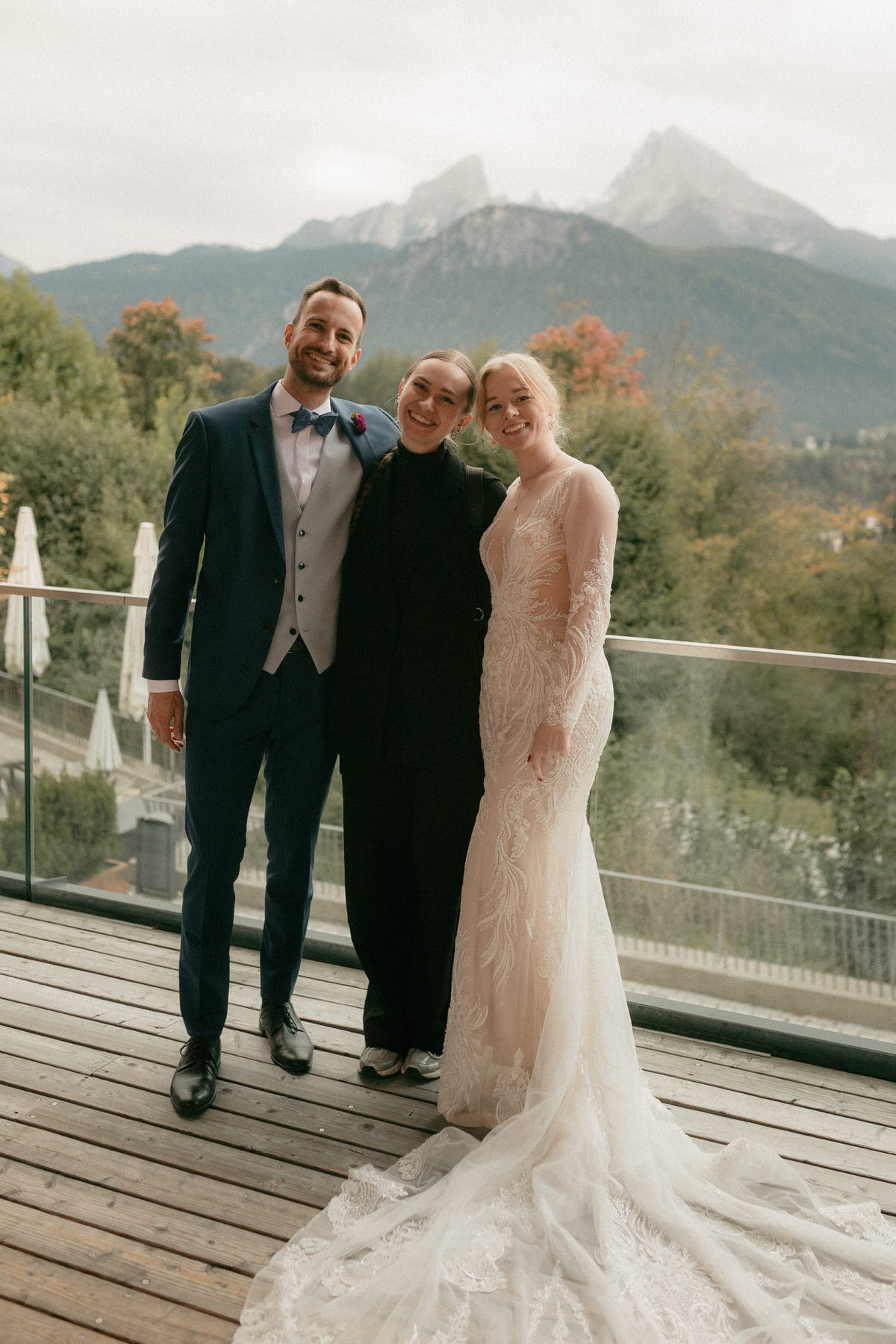 elopement couple with their photographer sina tarves