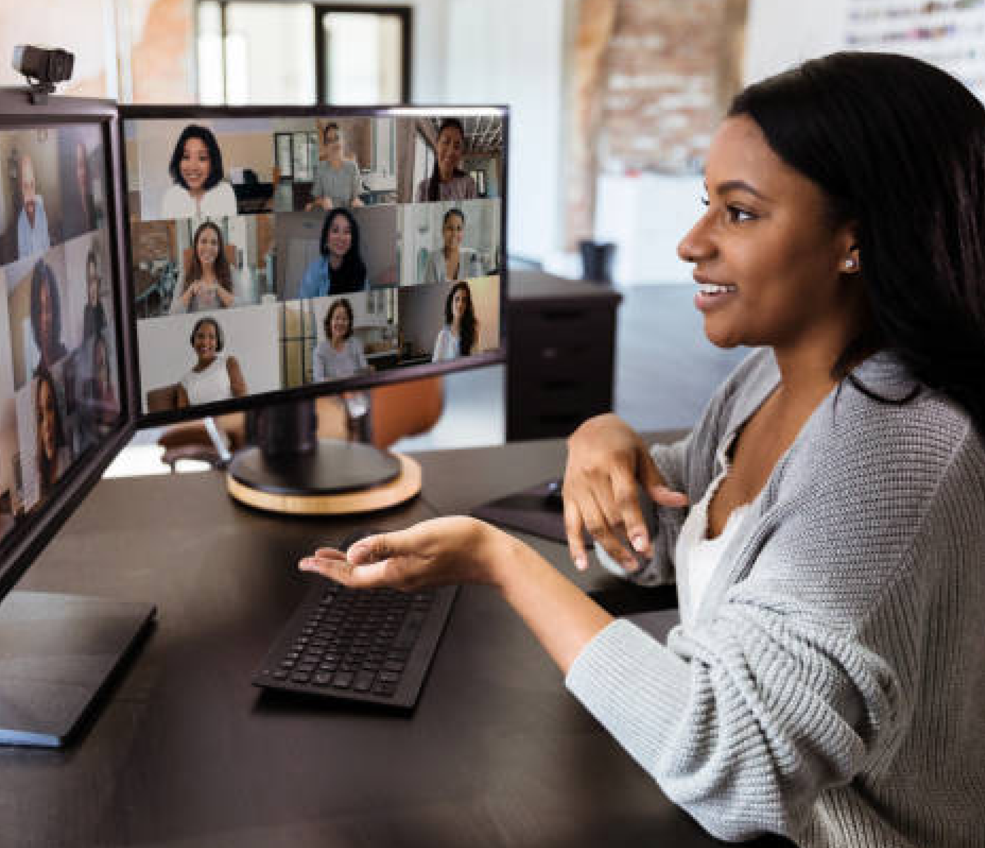 A lady speaking to other members of a virtual meeting