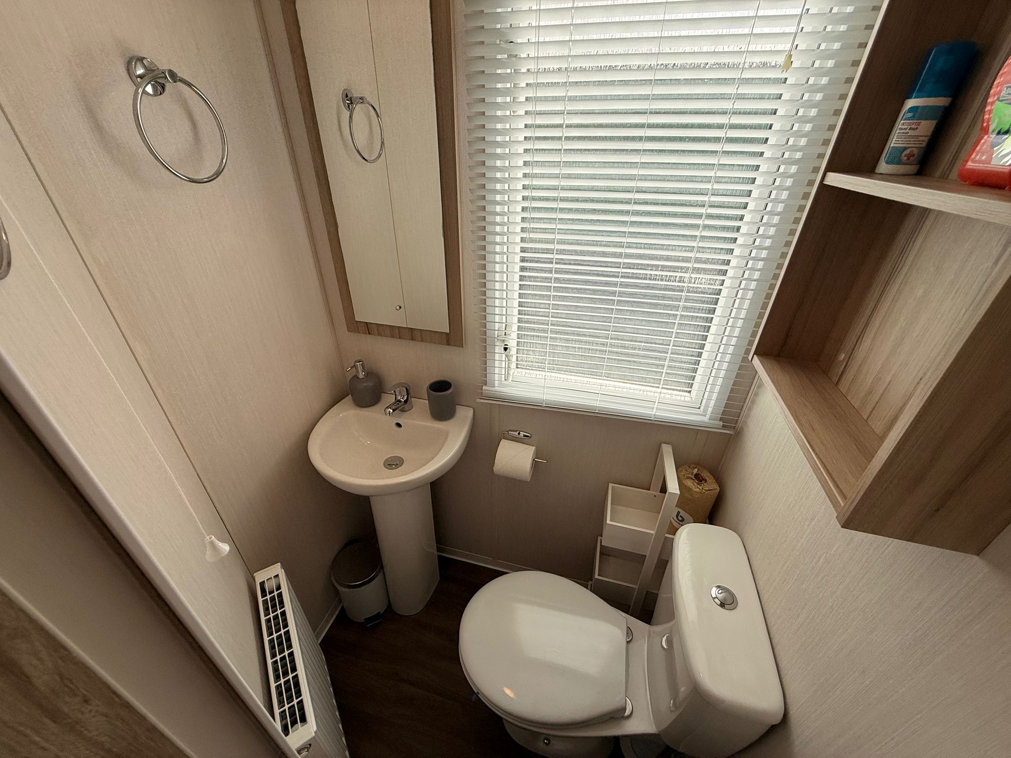 Pippa cabins WC showing the bathroom and sink