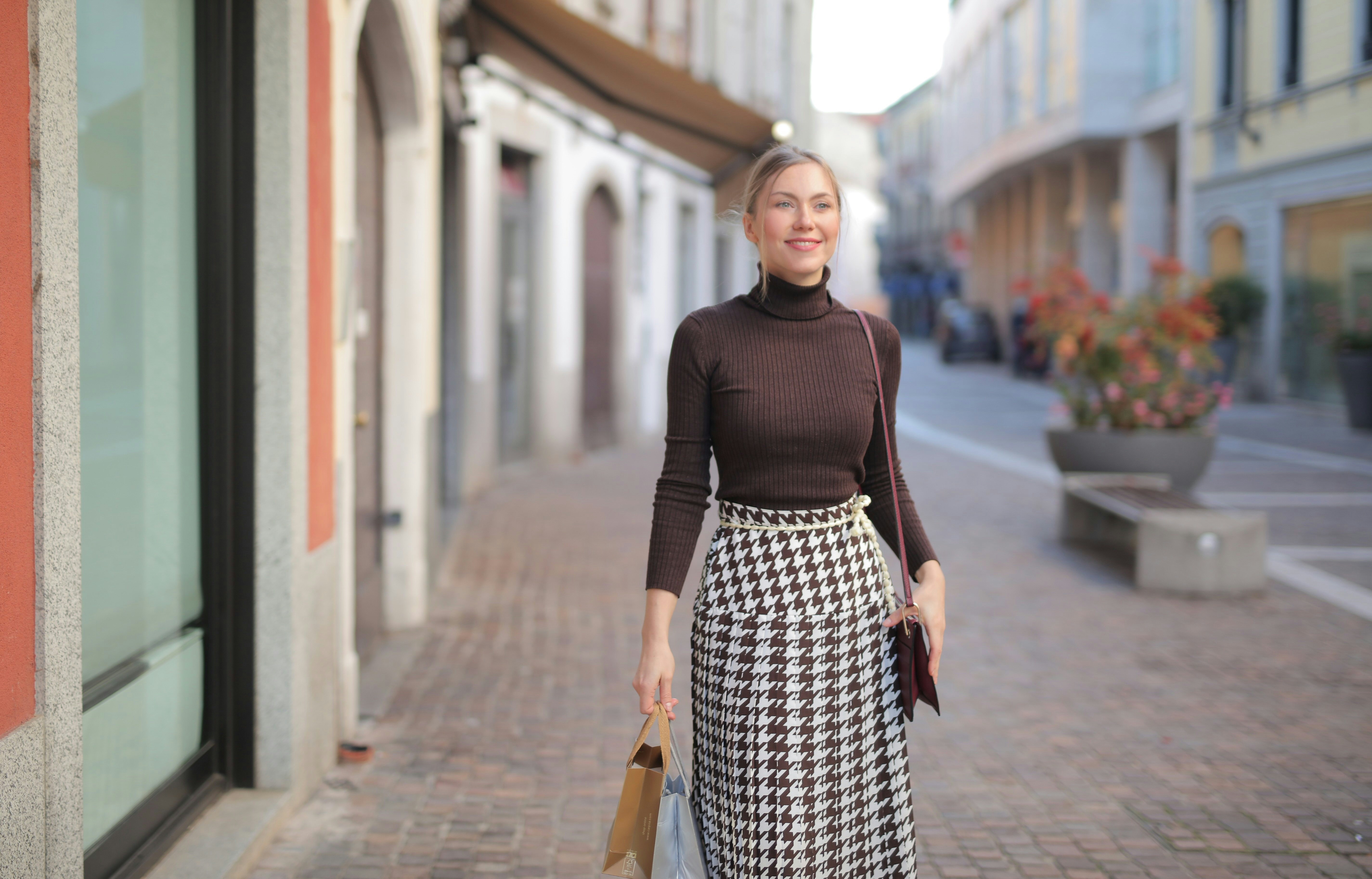 Lady wearing Skirt Walking in Street- Fall Skirt Outfits