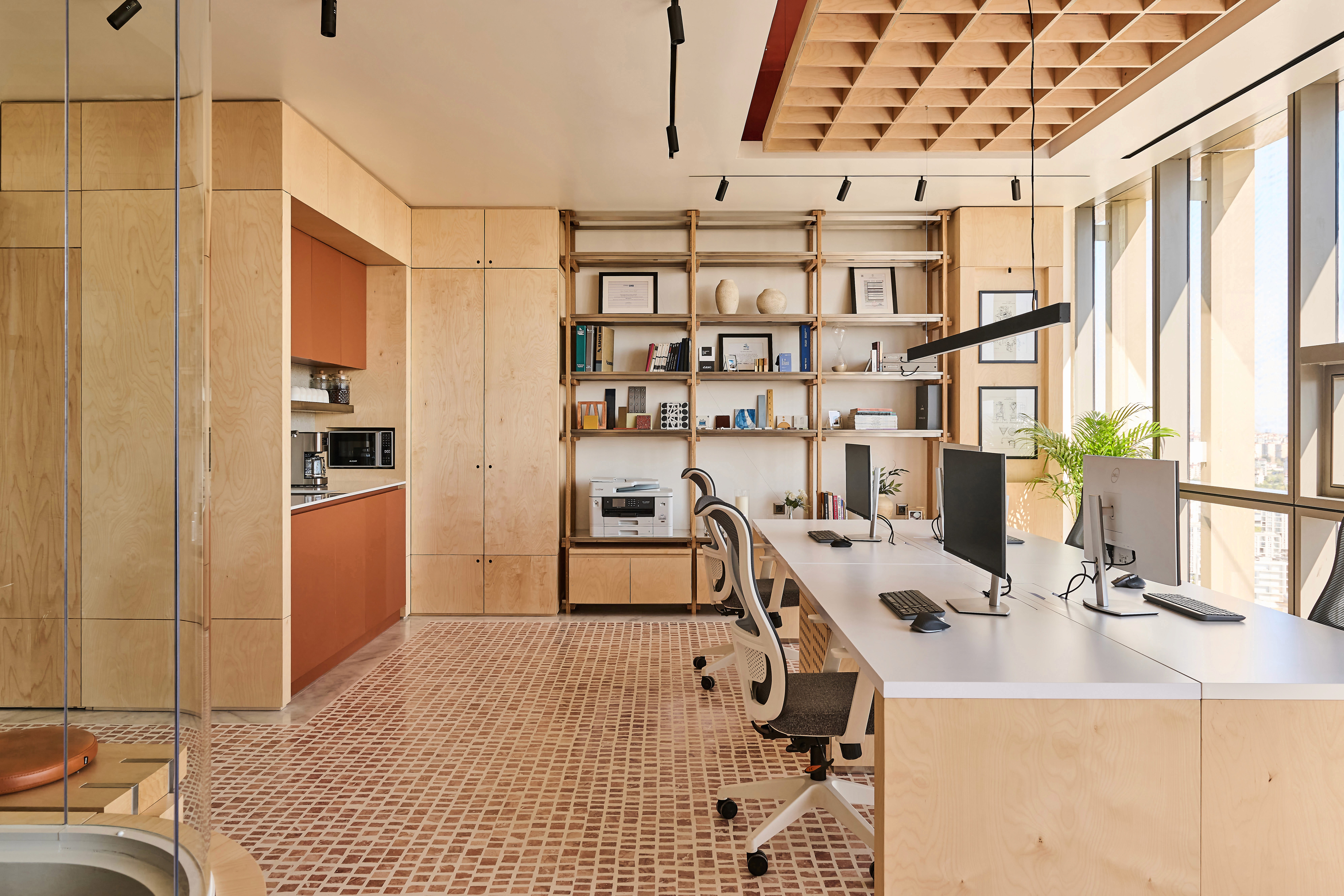 Small workshop with a metal table in the middle