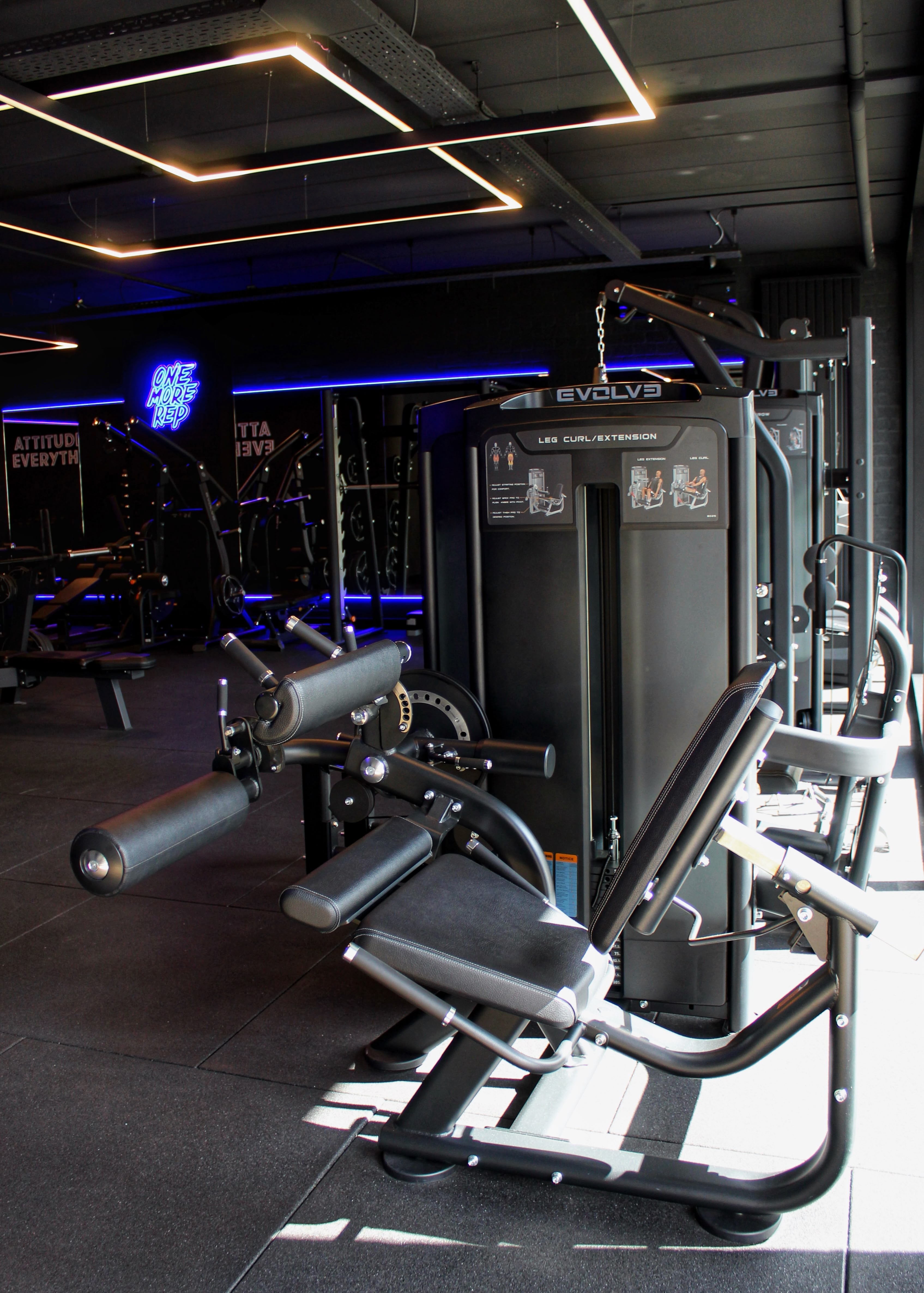 People training together with weight lifting