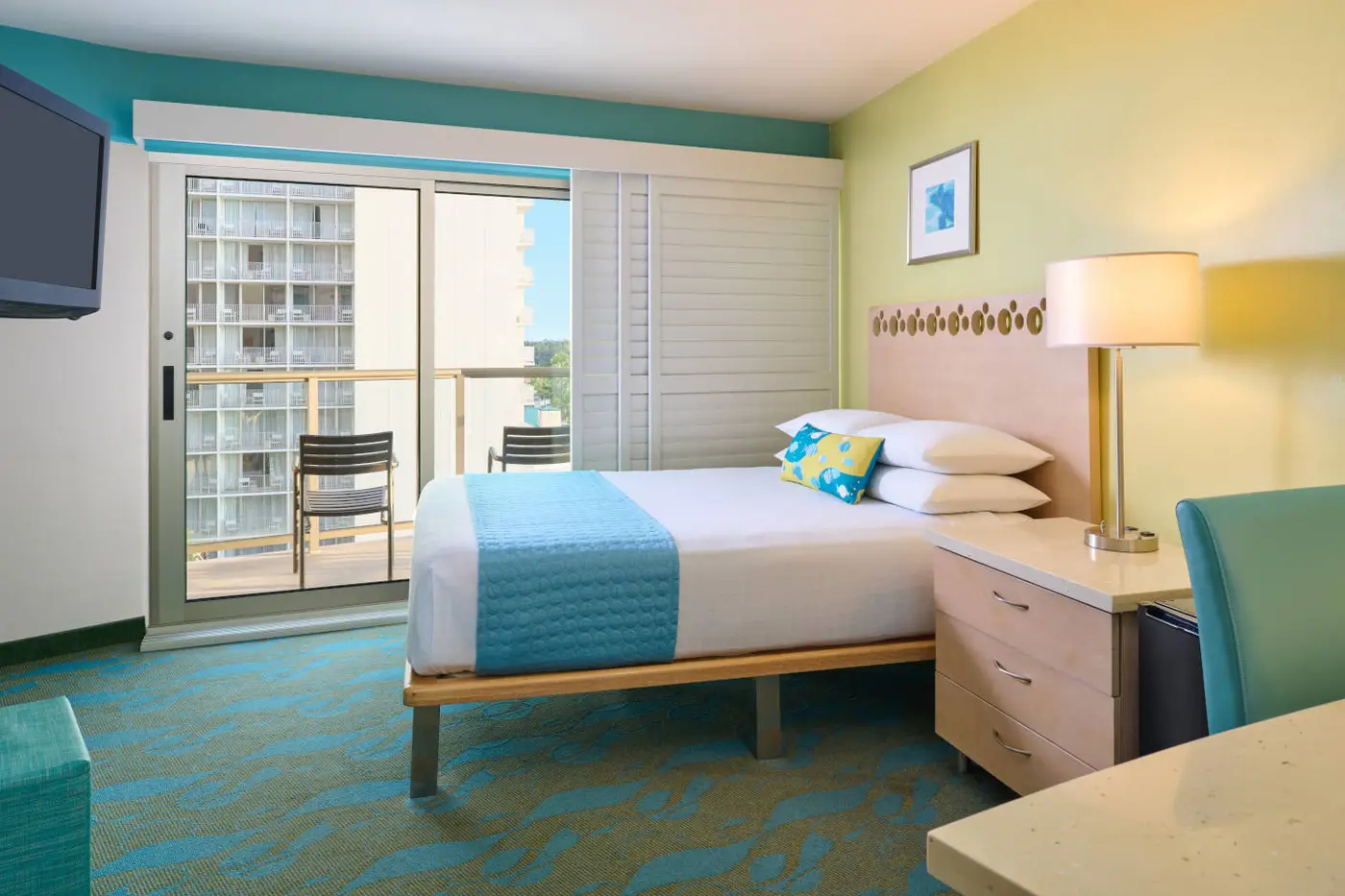 accessible ocean front view of the circle hotel in waikiki