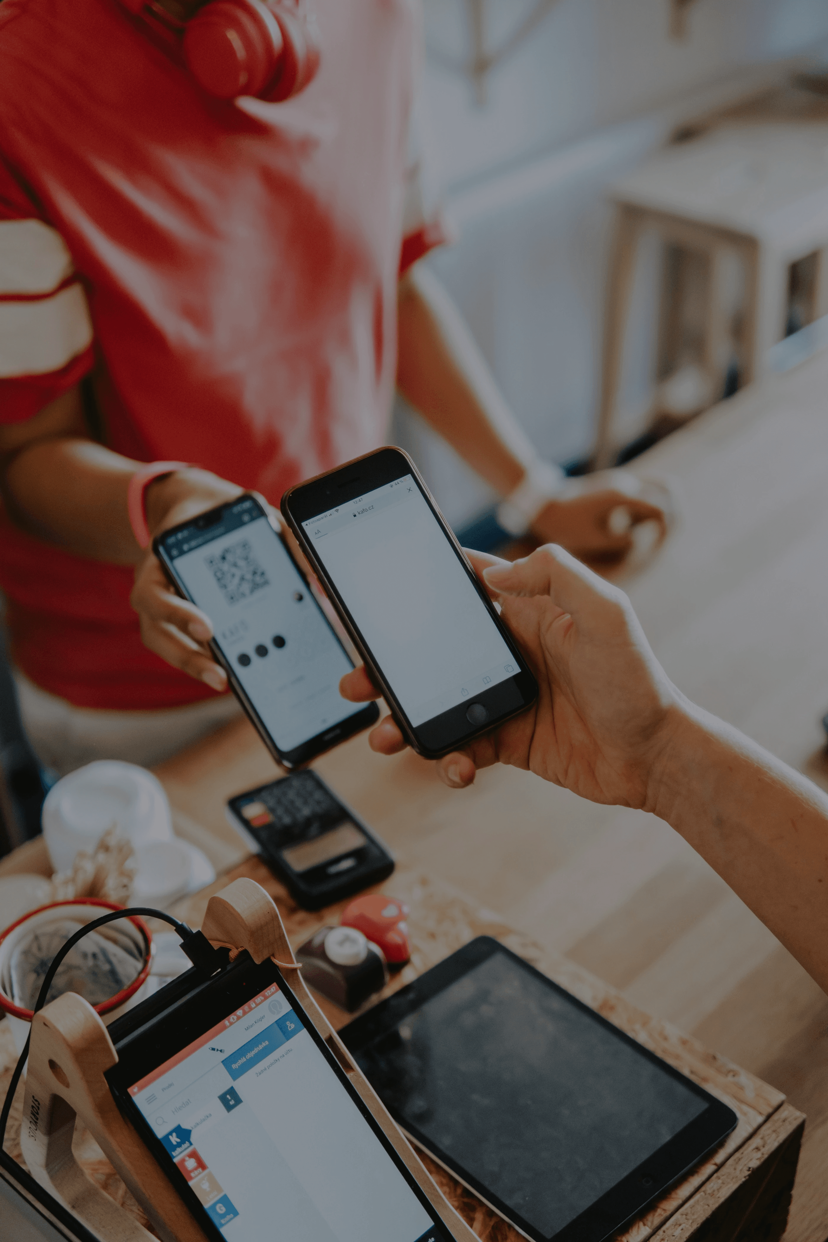 scanning qr code on phone