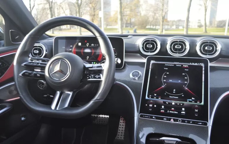 image 2 Mercedes-Benz C300 4MATIC