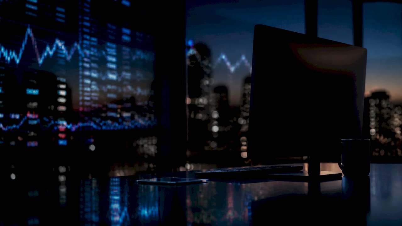 Abstract market spread and VPIN metrics on dark screens