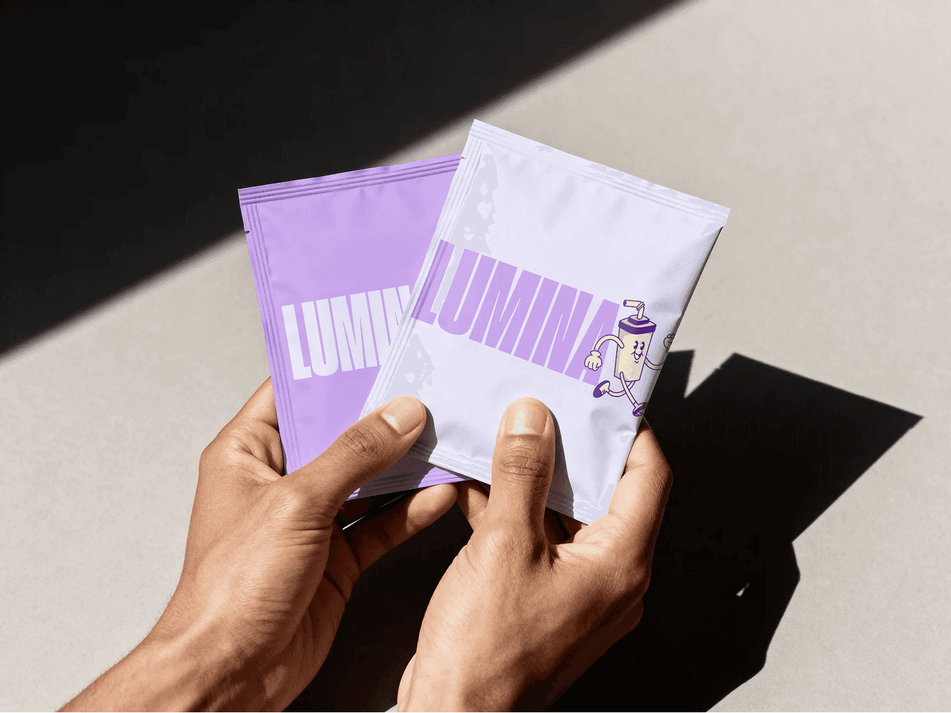 Lumina logo mock-up sachets