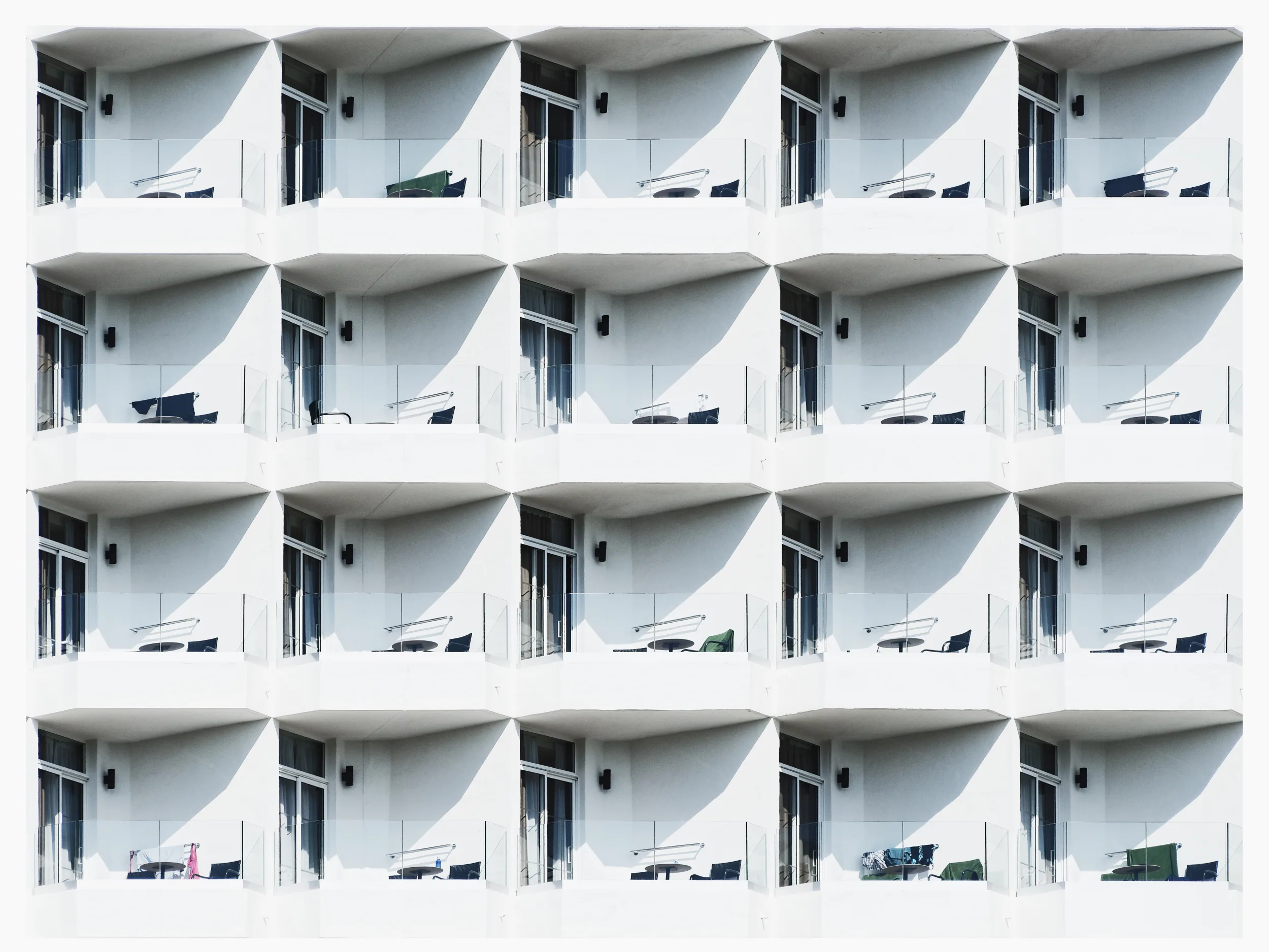 Photographie d'architecture esthétisant les lignes de construction pour une composition photographique très graphique, visuellement harmonieuse et impactante