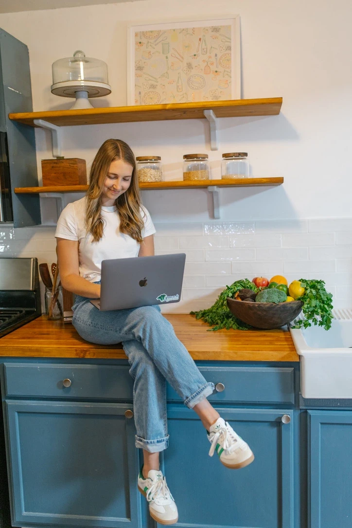 Health coach talking with client on the computer