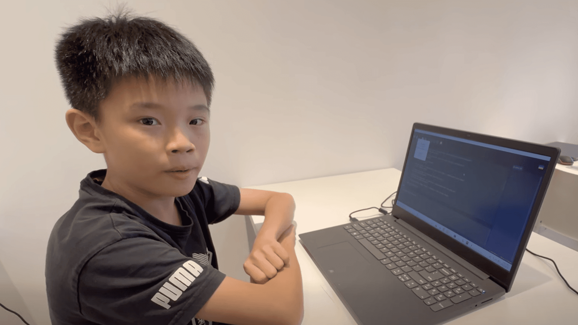 Having trouble keeping track of your water intake? Check out Sophie’s Hydration Tracker to help you stay hydrated everyday to reap health benefits.