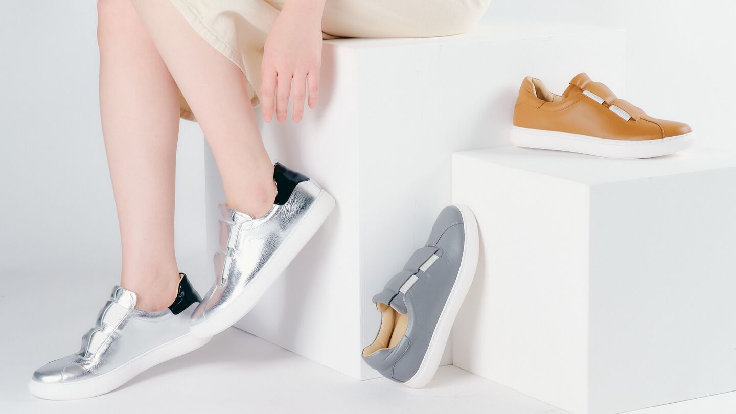 Man wearing VR glasses