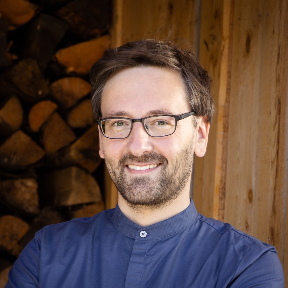 Newsletter creator using Steady — cover photo