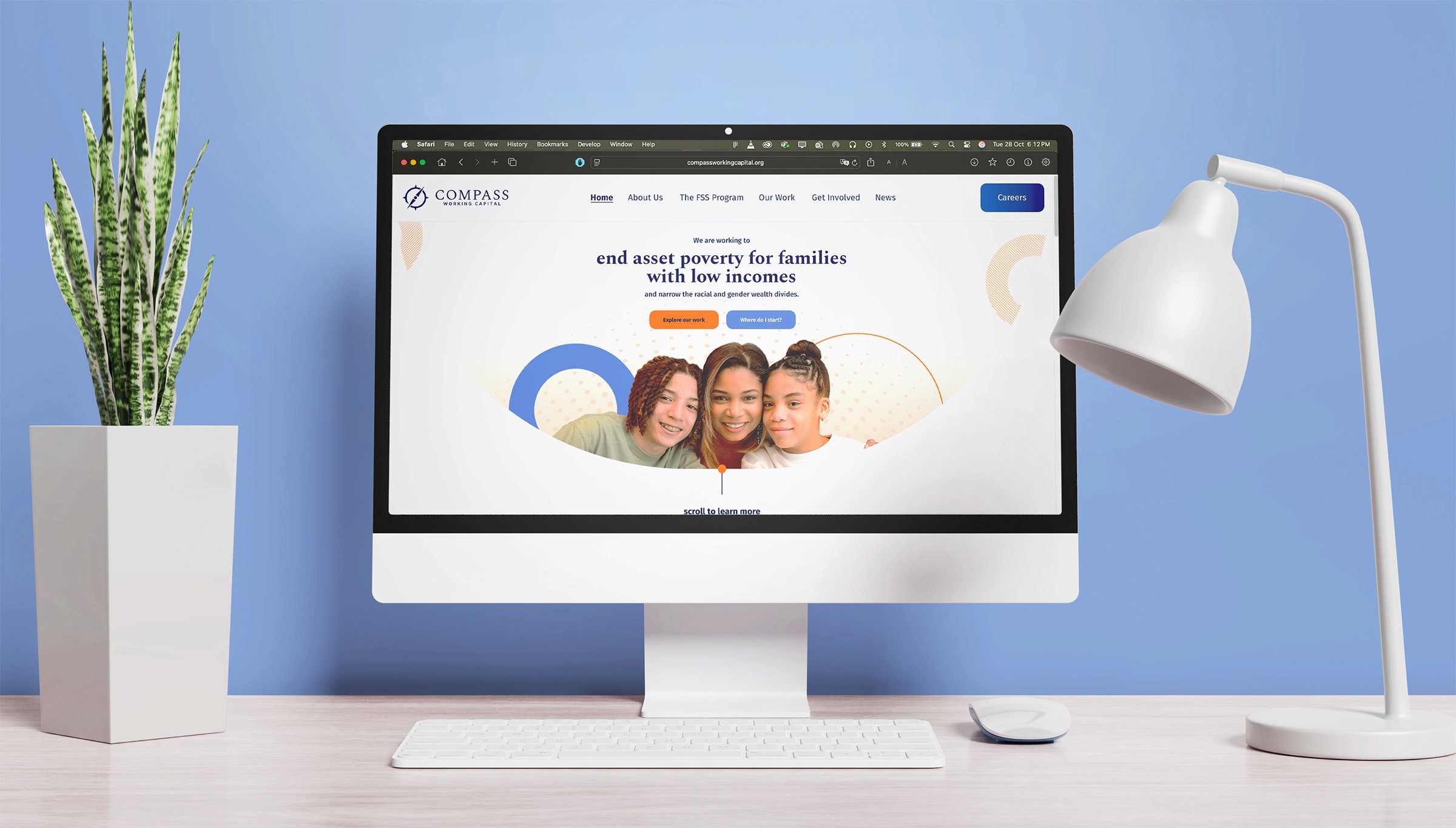 Stylized mockups of the new Iron Arch website. In the left we see the mobile version, and in the center the desktop one.