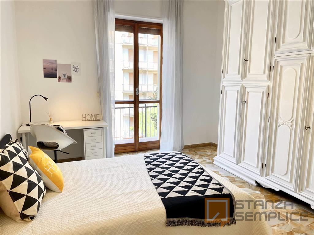 16 sqm room in Via CADUTI DI CEFALONIA, Firenze