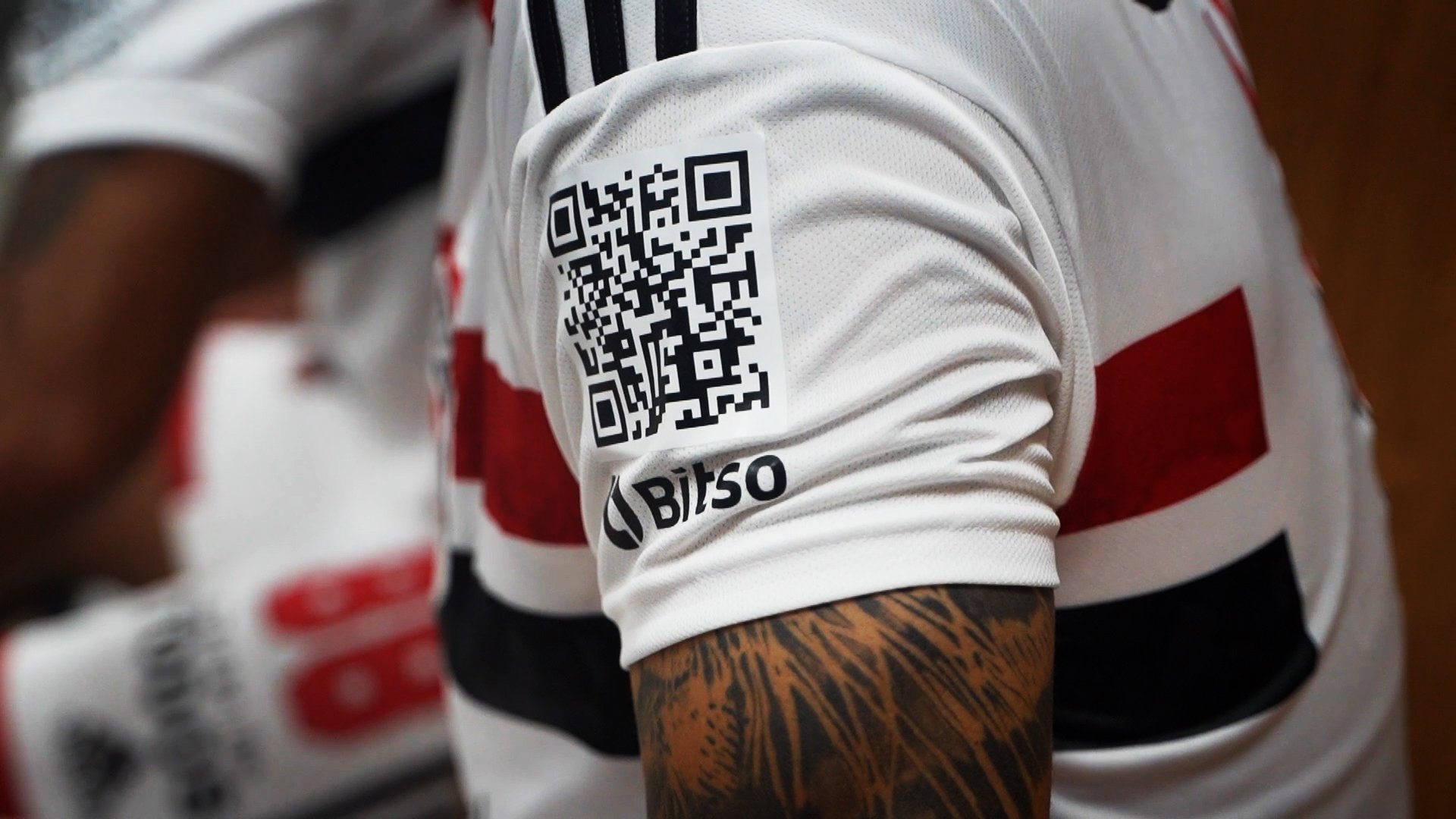 São Paulo FC jersey with a QR code