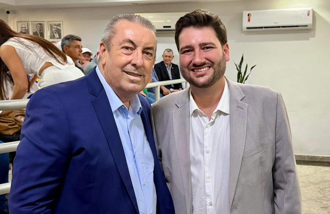 Wagner Neto, ao lado de Zé Marío