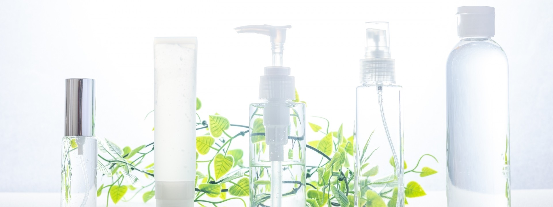 基礎化粧品のボトル