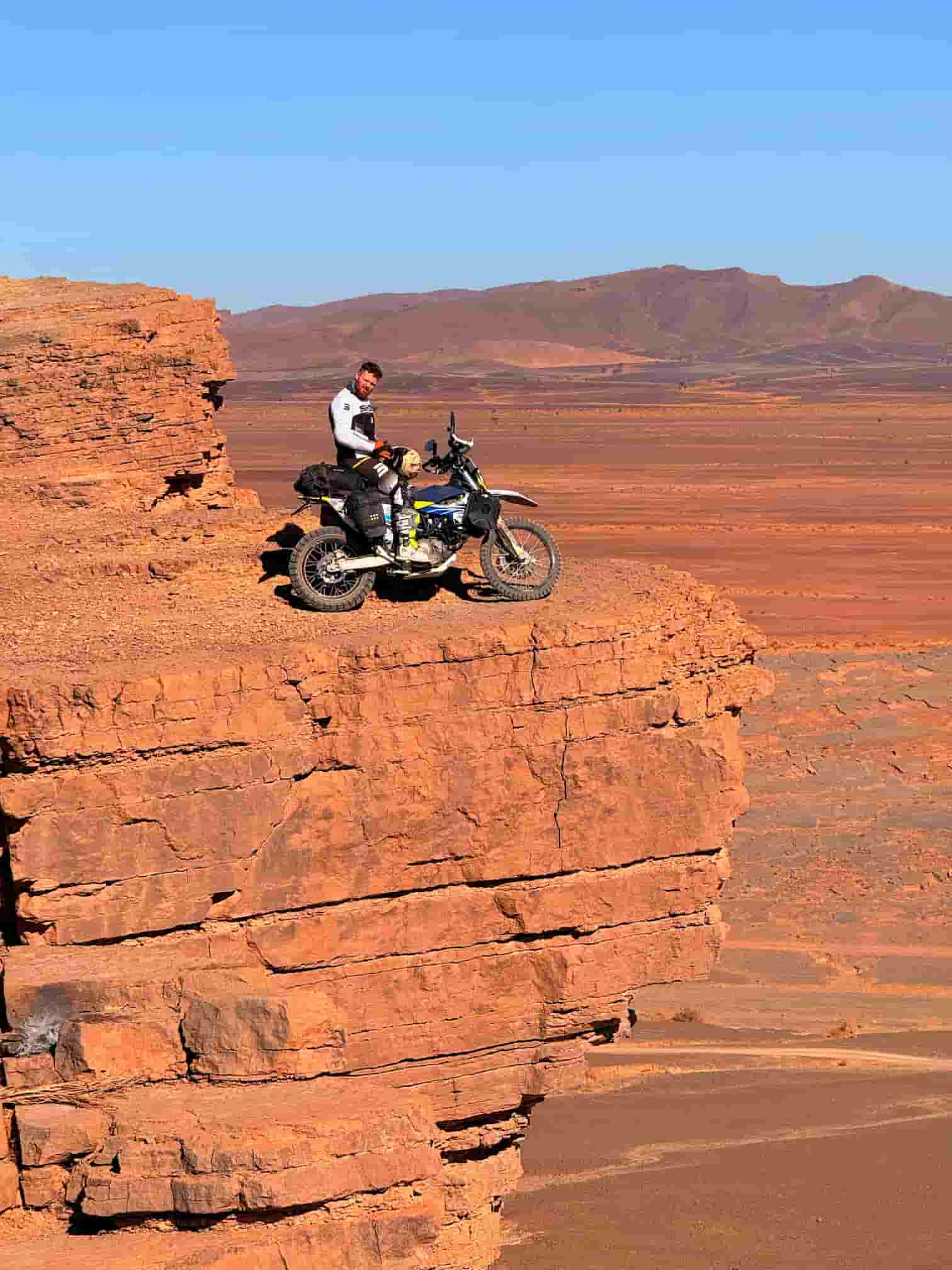 Катание на эндуро по пустыне