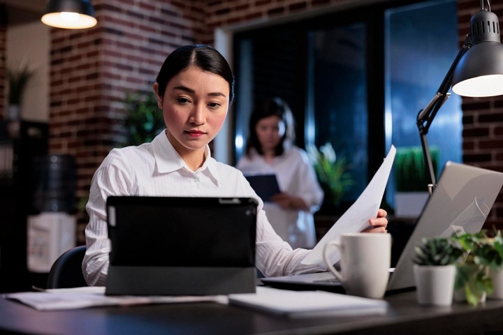 Company secretary managing compliance work in Hong Kong