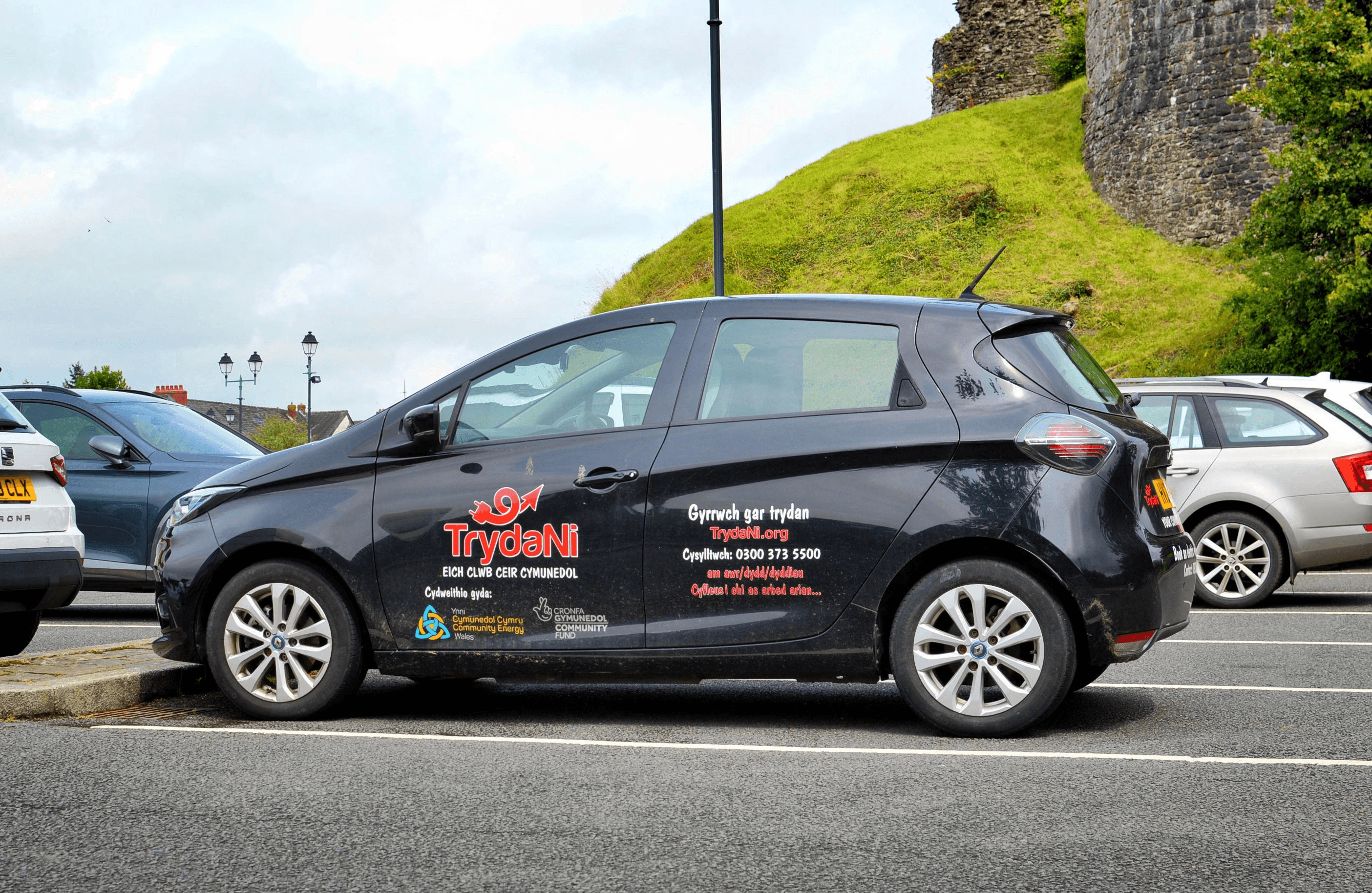 Car in front of Llanymddyfri castle