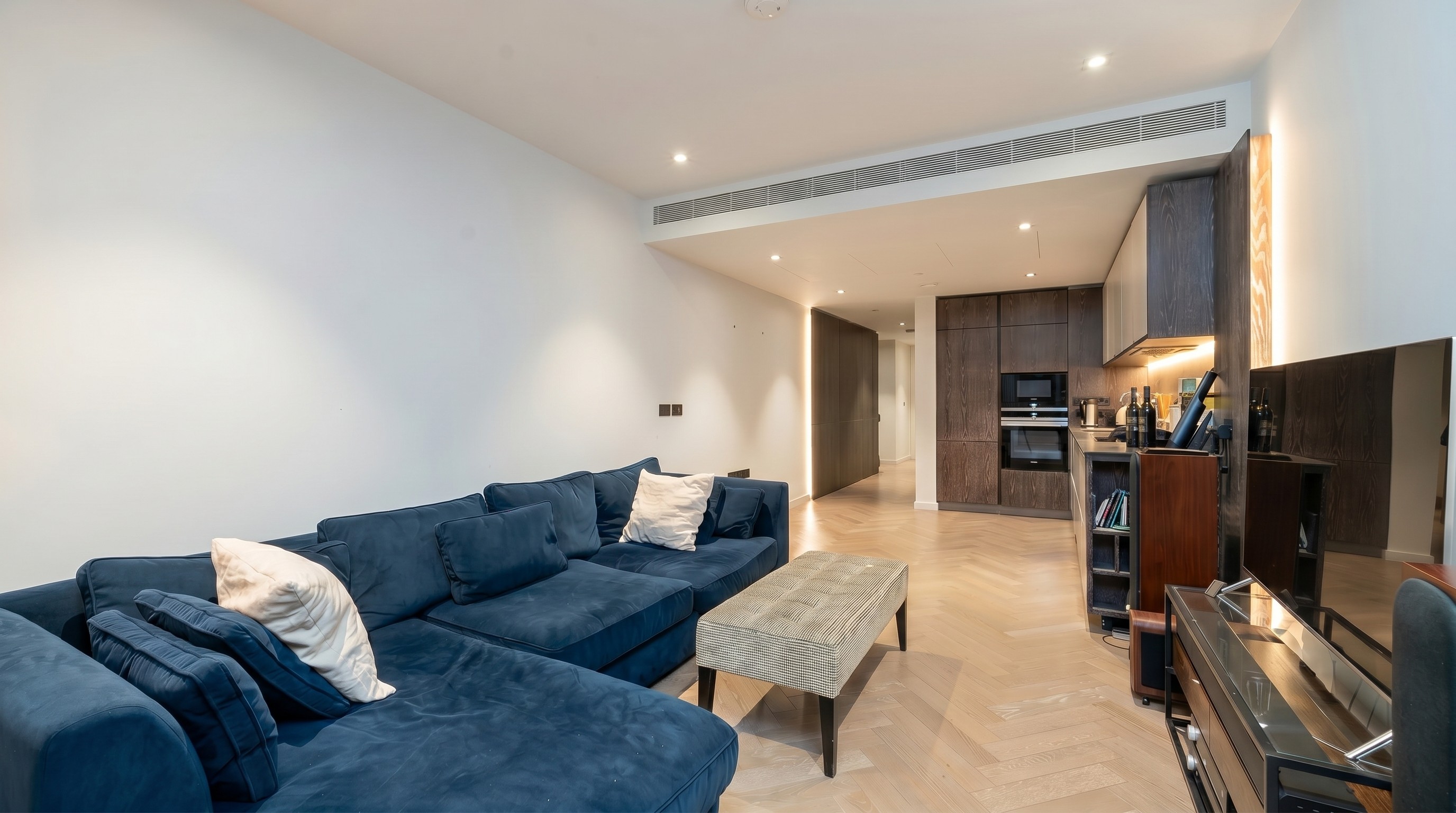 Riverside view residence in London